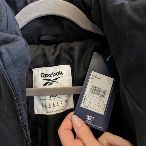 NWT Reebok Studio Puffer Jacket - Picture 9 of 9